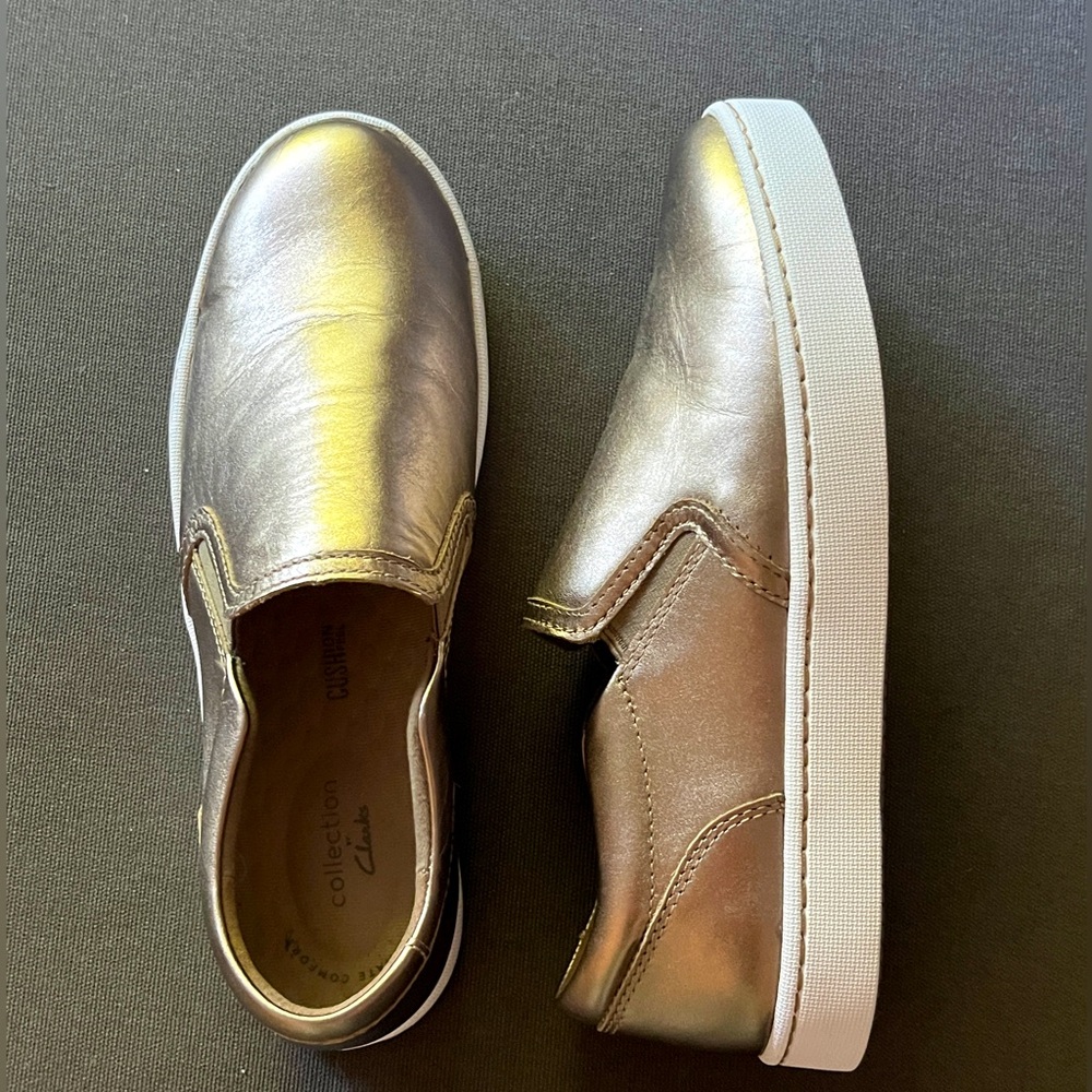 Clarks Pawley Bliss Pewter Metallic slide on Sz 8.5 rarely worn great condition